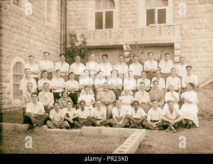 Gruppo di Leigh Ward nel XVI General Hospital. Luglio 1944, Medio Oriente, Israele Foto Stock
