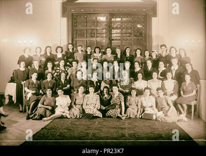 Arab Ladies' Unione. Il secondo gruppo. Hotel King David sett. 15 1944 membri delle donne arabe di unione con Huda Shaʻrawi Foto Stock