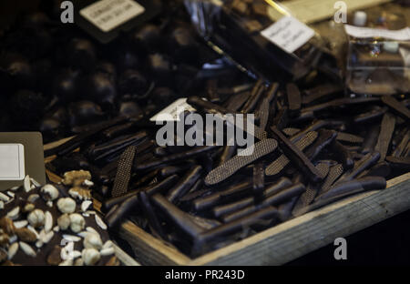 Tipica Belga cioccolato artigianale, prodotto tipico dettaglio alimentare belga in Europa Foto Stock