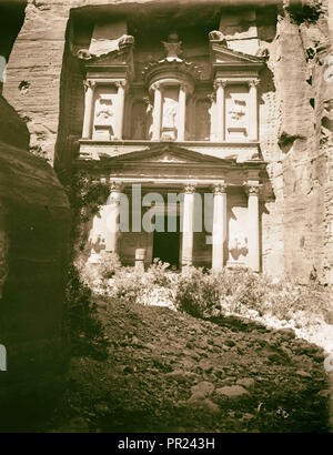 Petra. Vista frontale del tempio di el-Khazneh. 1898, Giordania, Petra, estinto city Foto Stock