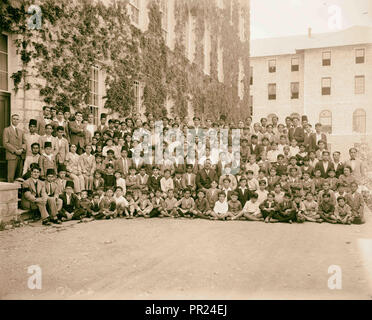 Ritratto di gruppo di studenti e docenti dell'Università americana di Beirut. 1898, Libano, Beirut Foto Stock