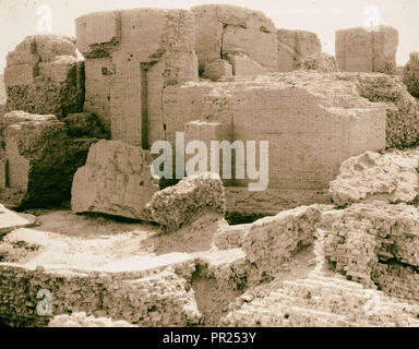 L'Iraq. Babilonia, la Istar [cioè, Ishtar] Gate?. 1932, l'Iraq, Babilonia, estinto city Foto Stock