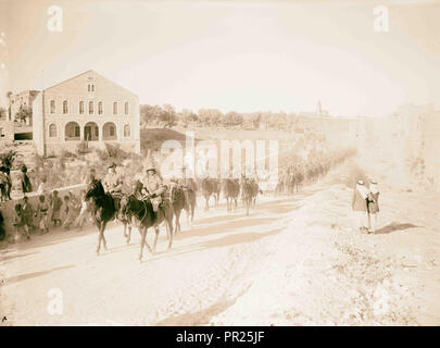 Tedesco e dei prigionieri turchi entrando in Gerusalemme, vicino Rashidieh scuola. Presente Rockefeller Museum. 1917, Gerusalemme, Israele Foto Stock