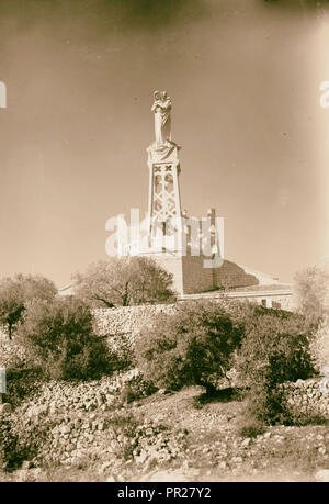 Chiesa dell'Apparizione a Deir el-Azhar ad Abu Ghosh. Statua della Vergine e il Bambino Gesù, close up]. 1941, Israele, Abu Ghaush Foto Stock