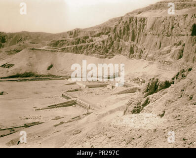 L'Egitto. Tebe al confine meridionale dell'Egitto. Tempio di Dier el Bahre. Fotografia mostra Deir el-Bahari (Dayr al-Bahri Foto Stock