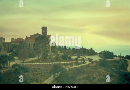 Lungo la costa mediterranea a sud. Beirut, Sunset over A.U.B. campus. 1950, Libano, Beirut Foto Stock