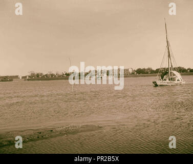 Il Sudan. Il governo di Khartoum. Il Palazzo di tutto il Nilo Azzurro e il generale Gordon's in barca sul fiume al di ancoraggio. 1936, Sudan, Khartoum Foto Stock