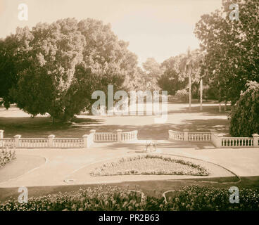 Il Sudan. Il governo di Khartoum. Guardando verso il palazzo giardini dalla terrazza posteriore. 1936, Sudan, Khartoum Foto Stock