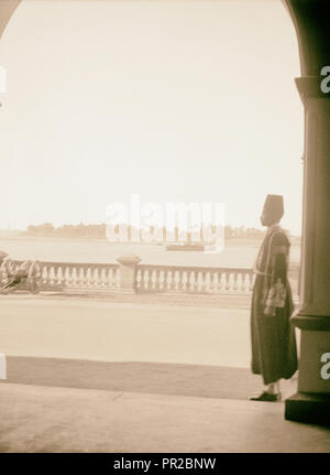 Il Sudan. Il governo di Khartoum. Vista dall'ingresso del palazzo che si affaccia su fiume. 1936, Sudan, Khartoum Foto Stock