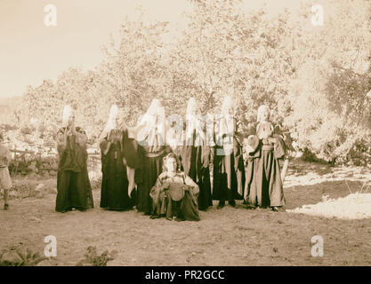 Ruth storia. Betlemme donne che danzano al matrimonio. 1940, West Bank, Betlemme, Israele Foto Stock