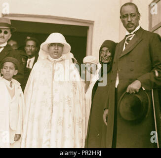 Regina di Abissinia, Sett. 26, 1933 l'Imperatrice Menen Asfaw (1883-1962), moglie dell'imperatore Haile Selassie in Etiopia, con suo figlio Foto Stock