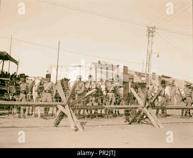 Dimostrazioni araba su 13 ottobre e 27, 1933. In Gerusalemme e Jaffa. Reticolati di filo su Jaffa Square. Preparazione di polizia Foto Stock