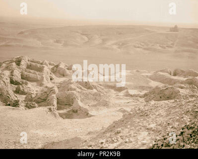 L'Iraq. Birs Nimrud. (Eventualmente la torre di Babele). Vista dalla Torre di Babele guardando verso il basso sulle rovine. 1932, l'Iraq, Borsippa Foto Stock