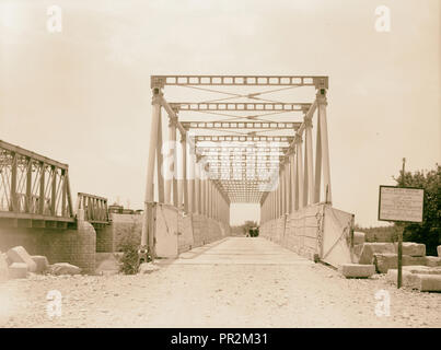 Nuovo Ponte di Allenby giordano, mostrando il vecchio ponte anche. 1934, la Giordania Foto Stock