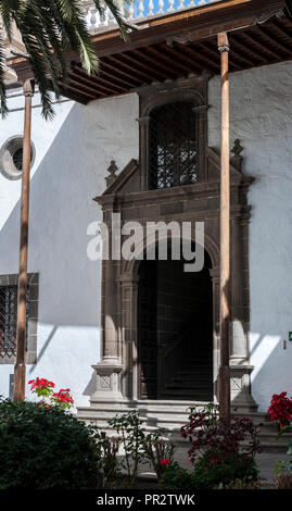 Viste del Patio de los Naranjos, Cortile di alberi di arancio, nella Cattedrale di Santa Ana, in Las Palmas de Gran Canaria Foto Stock