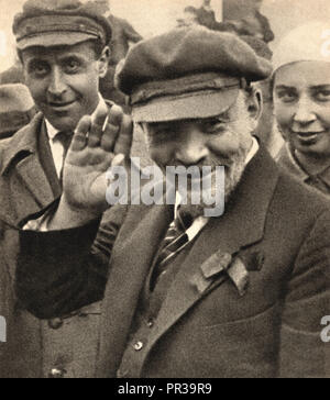 Vladimir Ilyich Ulyanov Lenin nella Piazza Rossa di Mosca, 5 gennaio 1920 Foto Stock