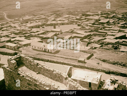 Jebel el-Drusi & Hauran. Salkhad. Vista della città dalla collina del castello. 1938, Siria, Salkhad Foto Stock