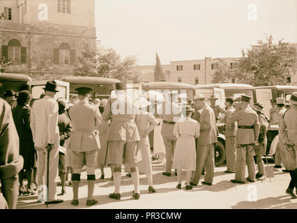 Australian dono alla Croce Rossa britannica di 9 la Croce Rossa ambulanze ambulanze ispezionata dopo la presentazione. 1940, Israele Foto Stock