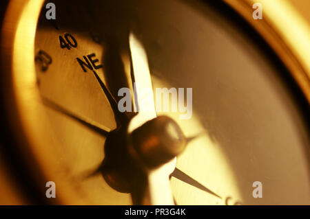 Close up di un vintage bussola di ottone Foto Stock