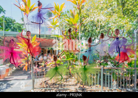 In Olinda, Pernambuco, Brasile - LUG 2018: little ballerina, ballerini, sculture bambole Foto Stock