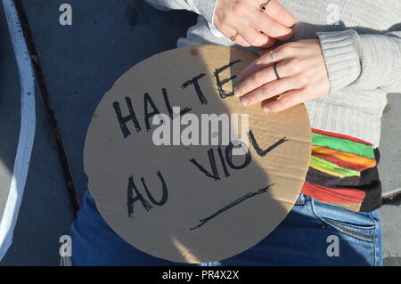 Parigi, Francia. Il 29 settembre 2018. # MeToo , 1 anno dopo. Giant Die-in in Parigi, Francia, Place de la Republique. 29 settembre 2018. 14h30 ALPHACIT NEWIM / Alamy Live News Foto Stock