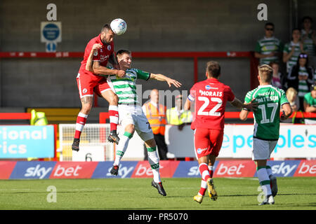 Crawley, Regno Unito. 29 Settembre 2018.Ollie Palmer di Crawley Town vince una testata durante il cielo EFL scommettere League 2 corrispondenza tra la città di Crawley e Yeovil Town al Checkatrade.com Stadium, Crawley, Inghilterra il 29 settembre 2018. Foto di Ken scintille. Solo uso editoriale, è richiesta una licenza per uso commerciale. Nessun uso in scommesse, giochi o un singolo giocatore/club/league pubblicazioni. Credit: UK Sports Pics Ltd/Alamy Live News Foto Stock