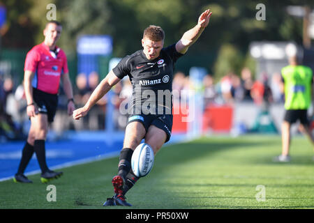 Londra, Regno Unito. Il 29 settembre 2018. Owen Farrell dei Saraceni calci una penalità durante la Premiership Gallagher match tra Saraceni e Bath Rugby presso il Parco di Allianz su Sabato, 29 settembre 2018. Londra Inghilterra. (Solo uso editoriale, è richiesta una licenza per uso commerciale. Nessun uso in scommesse, giochi o un singolo giocatore/club/league pubblicazioni.) Credito: Taka Wu/Alamy Live News Foto Stock