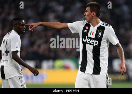 Torino, Italia. Il 29 settembre 2018. Mario Mandzukic della Juventus FC gesti durante la serie di una partita di calcio tra Juventus fc e SSC Napoli. Foto Stock