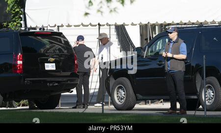 Washington, Distretto di Columbia, Stati Uniti d'America. 29Sep, 2018. Il Presidente degli Stati Uniti, Trump si diparte la Casa Bianca a Washington DC, guidato per Trump National Golf Club di Sterling, VA, Settembre 29, 2018 Credit: Chris Kleponis/CNP/ZUMA filo/Alamy Live News Foto Stock