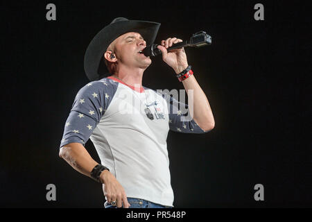 Fairfax, Virginia, Stati Uniti d'America. Il 22 settembre, 2018. RYAN WEAVER canta prima della prima notte della concorrenza a EagleBank Arena di Fairfax, Virginia. Credito: Amy Sanderson/ZUMA filo/Alamy Live News Foto Stock