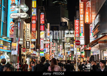 Venerdì notte Street scene a Center-Gai, Shibuya-Ku, Tokyo, Giappone Foto Stock