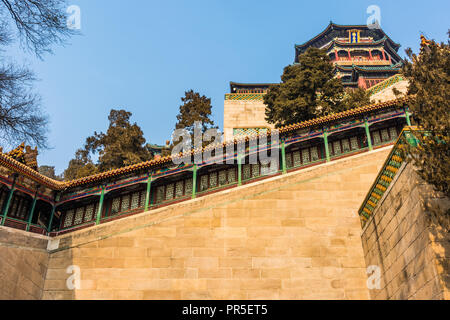 Cortile e le scale del palazzo d'Estate a Pechino, Cina Foto Stock