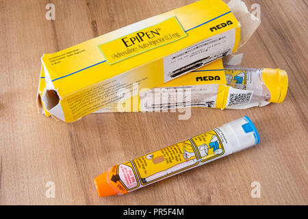 EpiPen autoejectors utilizzato per iniettare adrenalina in una vittima di anaphalaxis. Credito: Gareth Llewelyn/Alamy Foto Stock