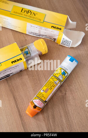 EpiPen autoejectors utilizzato per iniettare adrenalina in una vittima di anaphalaxis. Credito: Gareth Llewelyn/Alamy Foto Stock