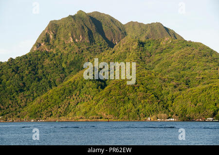 Montare Alava a Pago Pago harbor, Pago Pago, Tutuila Island, Samoa americane Foto Stock