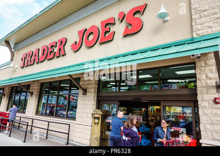 Miami Florida, negozio di alimentari Trader Joe's, ingresso anteriore, FL180527167 Foto Stock