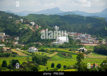 Vista aerea venda Nova do Imigrante entroterra di piccola città di Espirito Santo, Brasile Foto Stock