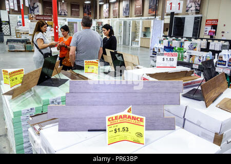 Miami Gardens Florida, pavimento & decor, pavimento di piastrelle, interno, shopping shopper shopping shopping negozi mercati di mercato di vendita di mercato, retai Foto Stock