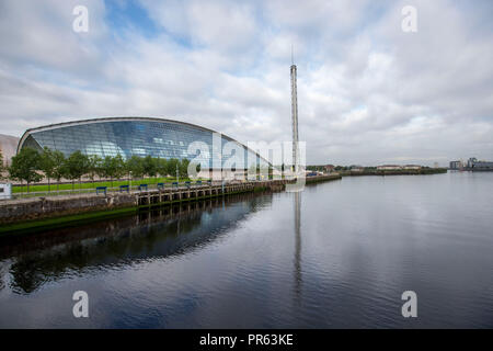 Lo Skyline di Glasgow dal fiume Clyde Foto Stock