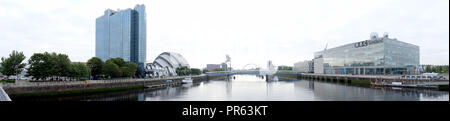 Lo Skyline di Glasgow dal fiume Clyde Foto Stock