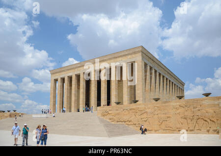 Ankara, Turkey-July 03,2016: Anitkabir - il mausoleo di Ataturk. La gente visita a convogliare il rispetto e l'amore. Foto Stock