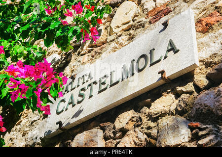 Taormina, Italia - 25 Settembre 2017: Segno bordo a Castelmola in Taormina, Sicilia, Italia Foto Stock