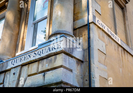 Angolo di Queen Square e Gay Street in Bath Regno Unito denominata nel XVIII secolo era Georgiana prima di qualsiasi significato alternativo o innuendo era implicito Foto Stock