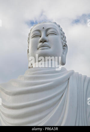 Gigantesca statua del Buddha in Nha Trang Foto Stock