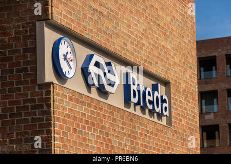 Breda, Paesi Bassi - 29 Settembre 2018: Breda stazione centrale marchio logo della Nederlandse spoorwegen NS Foto Stock