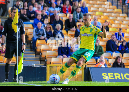 Il 29 settembre 2018, Carrow Road, Norfolk, Inghilterra; Sky scommessa campionato, Norwich City v Wigan Athletic ; Moritz Leitner (10) di Norwich City prende un calcio d'angolo. Credito: Georgie Kerr/News immagini English Football League immagini sono soggette a licenza DataCo Foto Stock