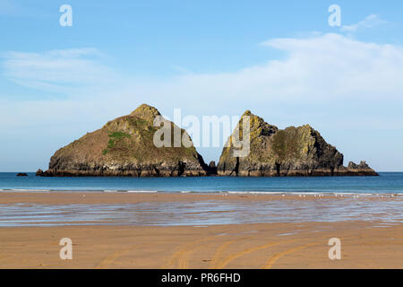 Carradori Rocks off Holywell Bay sulla North Cornish Coast della Cornovaglia Foto Stock