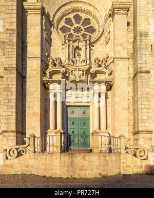 Cattedrale di Porto, se do Porto o cattedrale dell Assunzione della Beata Vergine Maria nel centro storico della città. Porto, Portogallo Foto Stock