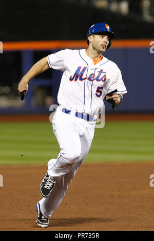 Lavaggio, NY-Giugno 1, 2012: New York Mets terzo baseman David Wright (5) arrotonda le basi a una partita contro il St Louis Cardinals a Citi Field. Foto Stock