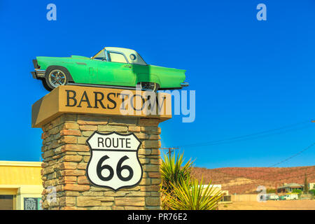 Barstow, California, Stati Uniti d'America - Agosto 15, 2018: Barstow Segno lungo la Route 66 che attraversa la città sulla via principale. Barstow si trova nel Deserto di Mojave tra Los Angeles e Las Vegas. Foto Stock